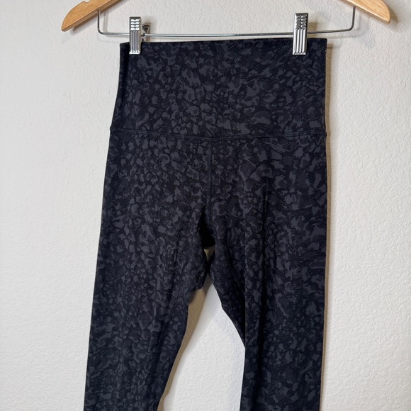 Lululemon Align Pant II 25"
Formation Camo Deep Coal Multi / Black - Picture 8 of 10
